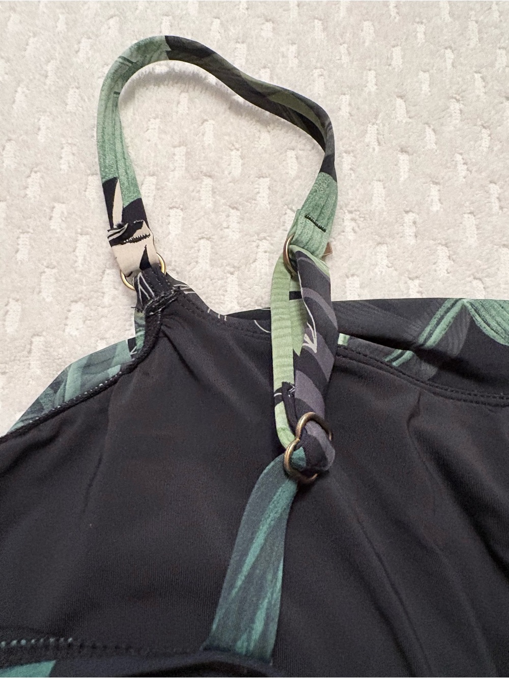 Jantzen Green and Black Tropical Leaf tankini TOP ONLY - Picture 7 of 8